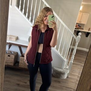 Quilted Burgundy Vest Casual Identity M